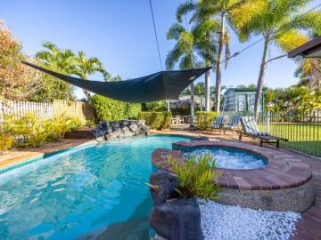 LOVELY FAMILY HOME WITH POOL ON HUGE 1041sqm BLOCK