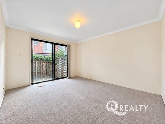 Lovely Family Townhouse In A Prime Location