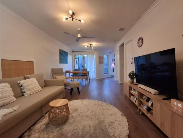 Lovely Fully Furnished 2 Bed, 2.5 Bath Townhouse – 4 Month Lease
