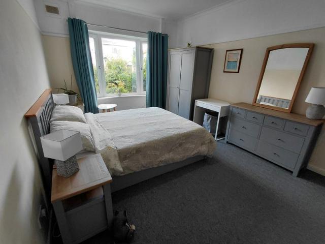 Lovely fully furnished 2 bedroom flat
