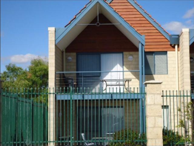 Lovely Furnished Townhouse with Ocean Views