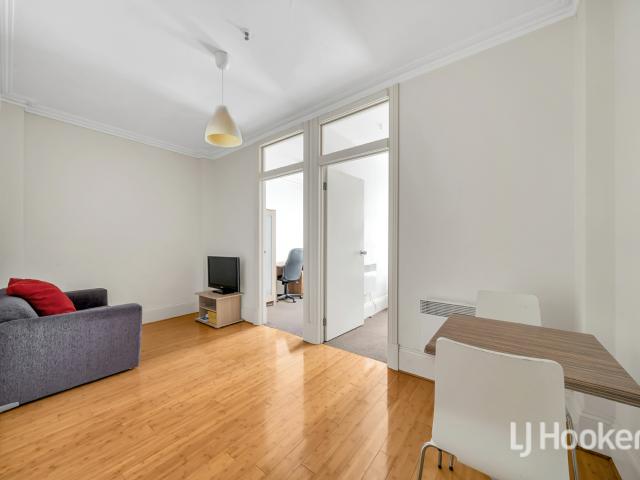 Lovely Furnished 2 Bedroom Apartment for Lease!