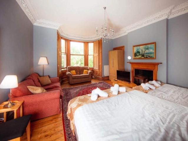 Lovely HMO 3 bedroom property opposite meadows