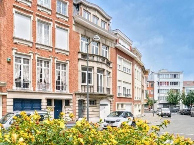 Lovely house on a quiet square 237 m² 4 bd 2 bath