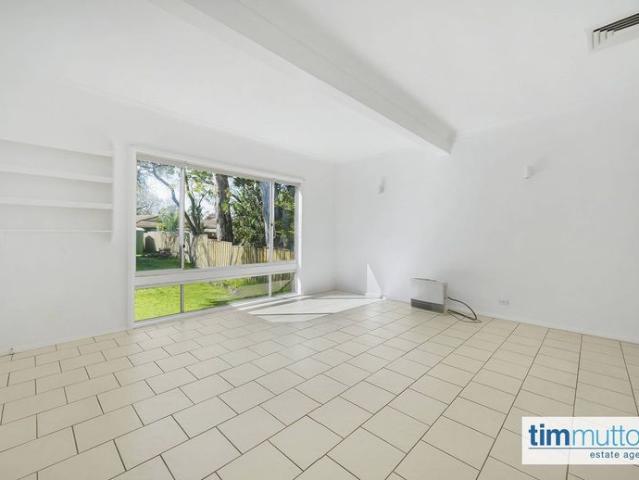 Lovely home close to transport & parklands