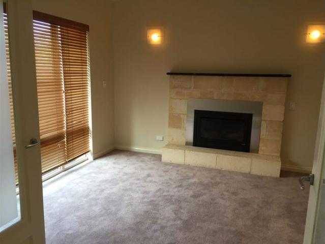 LOVELY HOME, IN THE HARBOUR RISE ESTATE THAT HAS EVERYTHING YOU NEED !