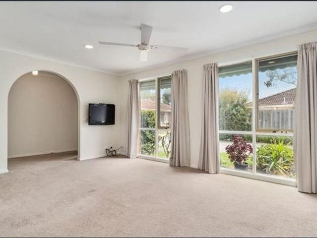 LOVELY HOME IN A CONVENIENT LOCATION!