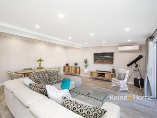 LOVELY HOME IN GREAT LOCATION!