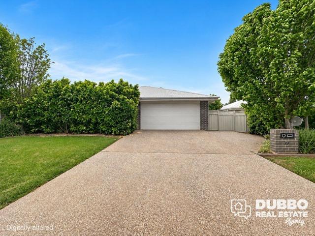 LOVELY HOME IN OUTLOOK ESTATE