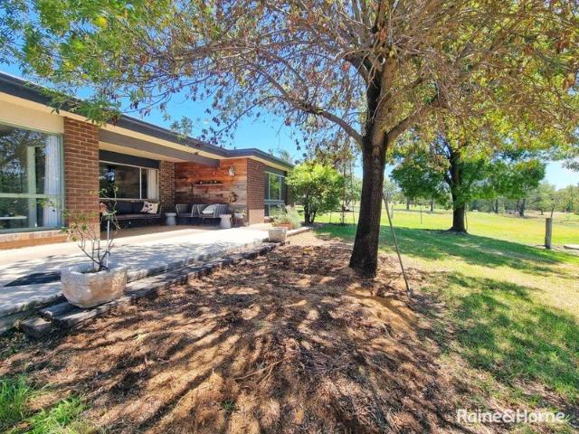 Lovely home set on 26.46 acres, just 5mins from town!