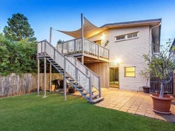 Lovely Highset 3 Bedroom Home in Great Location Pet Friendly