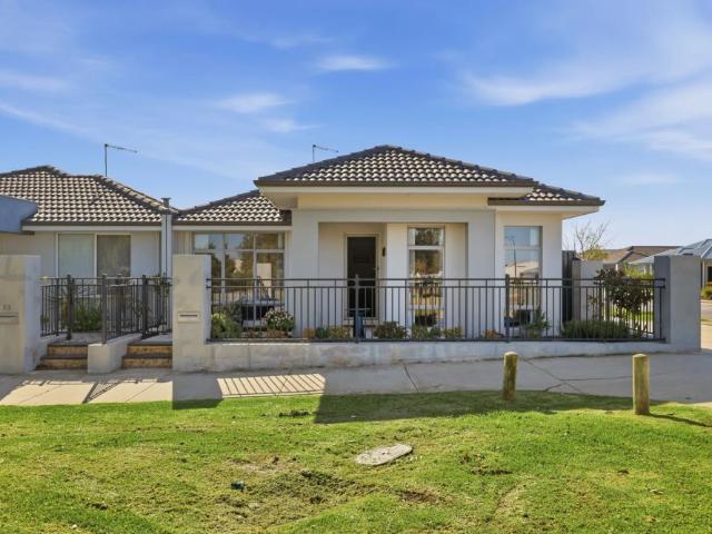 Lovely location situated overlooking a fabulous family park