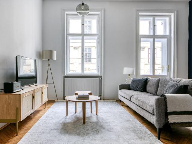 Lovely Landstraße 1BR w/ Elevator, walk to U3 + Bahnhof, Vienna Amsterdam Apartments for Rent