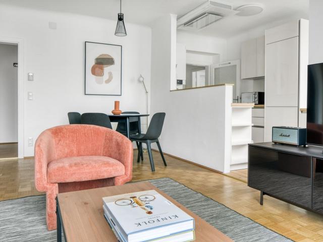 Lovely Landstraße 2BR w/ Elevator & Balcony