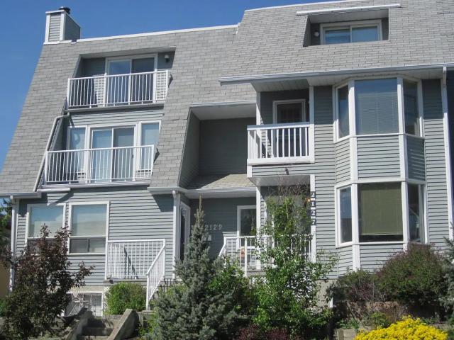 Lovely large bright lower unit in 4 plex