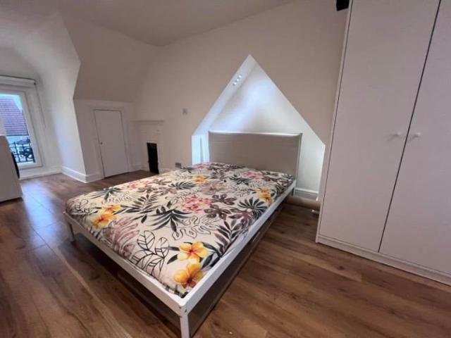 Lovely Large Studio Available – W13 8PL