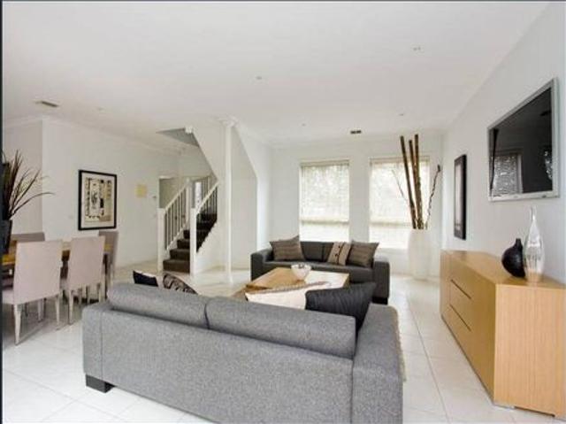 LOVELY LIFESTYLE IN LOW MAINTENANCE TOWNHOUSE!