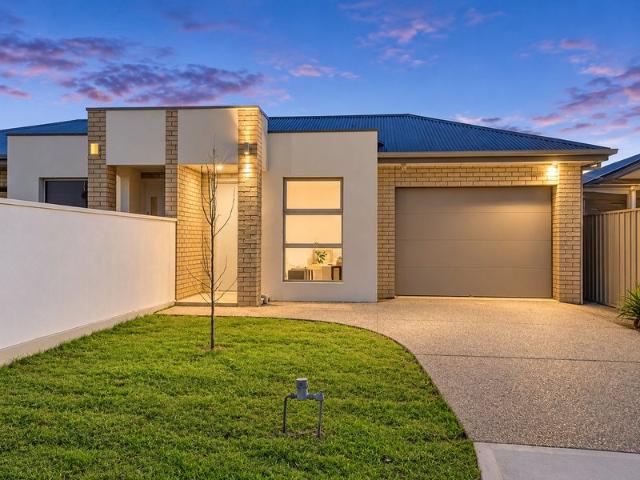 Lovely Modern Family Home in Highly Desirable Central Location