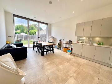 Lovely Modern House Acton Family