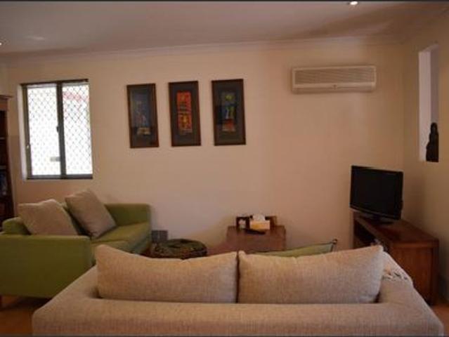 Lovely modern 3 bedroom 1 bathroom front villa, alarm, air conditioner