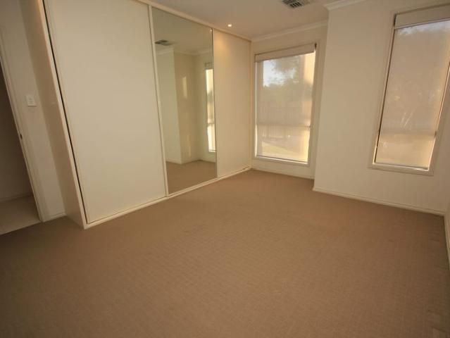 LOVELY MODERN 4 BEDROOM HOME WITH DOUBLE GGE