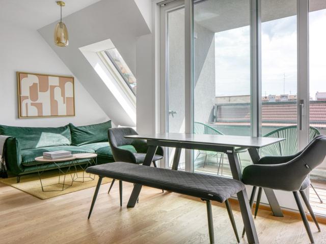 Lovely Mariahilf 1BR w/ Elevator + Terrace, near park, U4