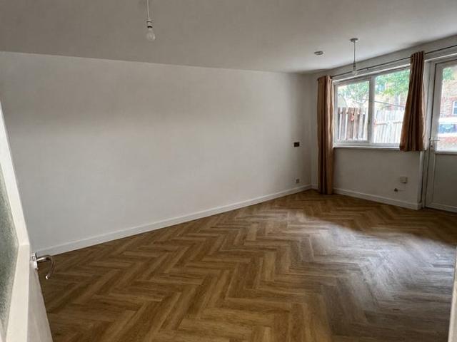 Lovely newly refurbished 3 bedroom flat