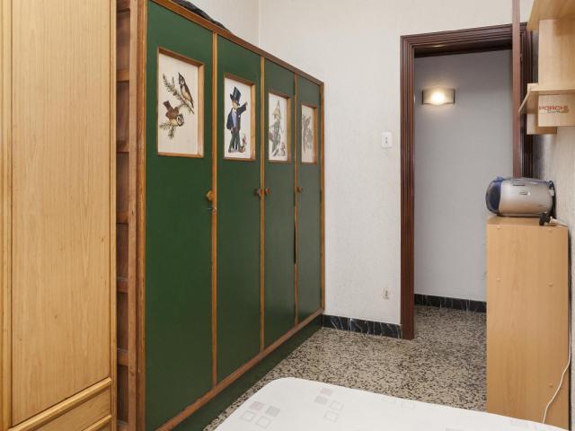 Lovely single bedroom for girls close to inspiring La Sagrada Familia