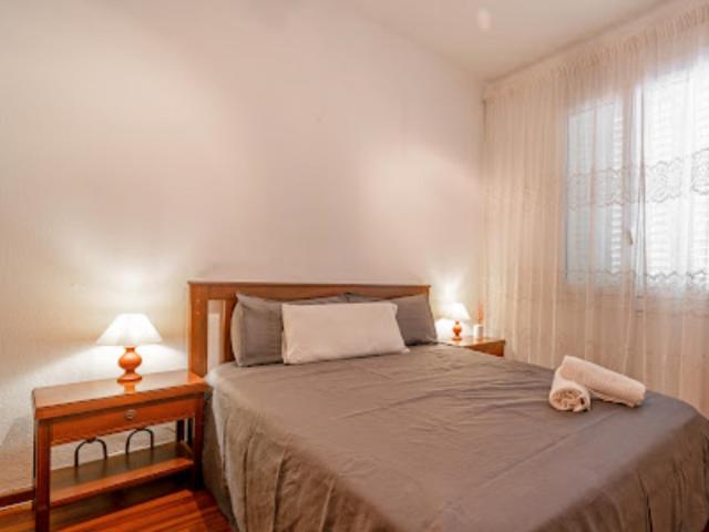 Lovely single bedroom in a 4 Bedroom apartment close to Encants metro station