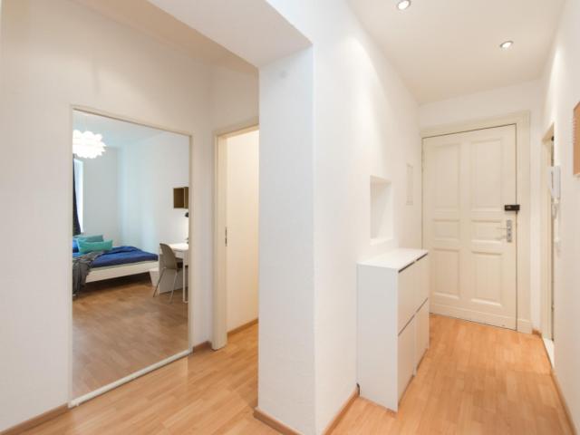 Lovely single bedroom in a 5 bedroom apartment near U Frankfurter Tor metro station