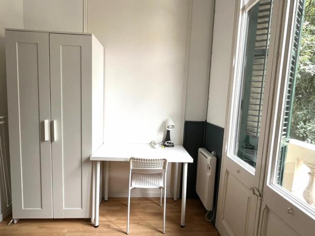 Lovely single bedroom in shared flat in Eixample