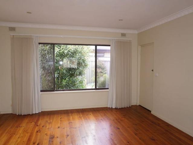 Lovely Single Storey Unit in Small Group