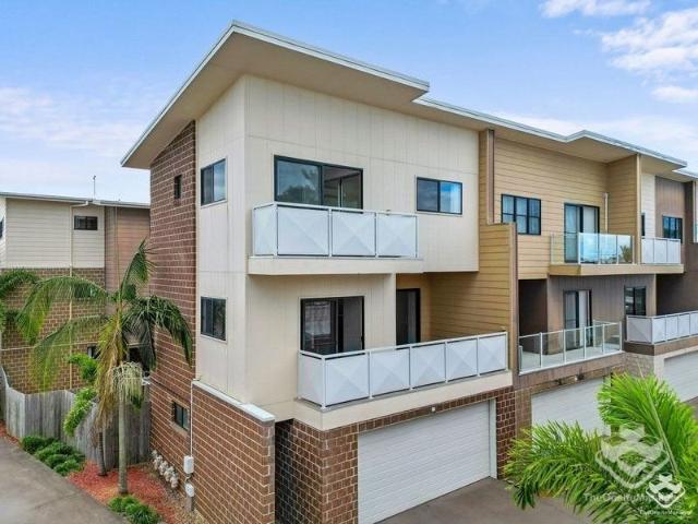 Lovely & Spacious 3 Storey Townhouse in a Convenient Capalaba Location