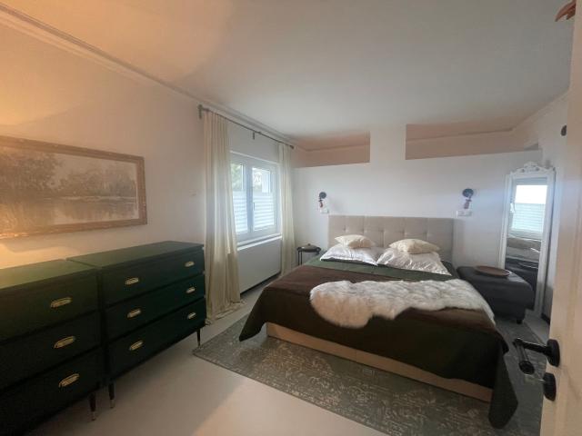 Lovely & Spacious apartment lake view in Pouch
