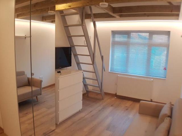 Lovely Studio Flat in W12 – Fully Self Contained
