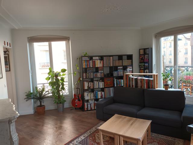 GRAND APPARTEMENT TRES CLAIR PRES DE MONTMARTRE