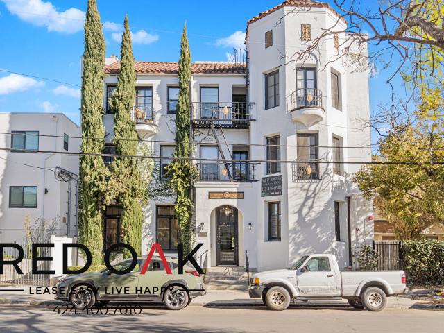 ~1 Month FREE~ Lovely Studio with Built In Storage and On Site Laundry ~ In East Hollywood! *Move In Special