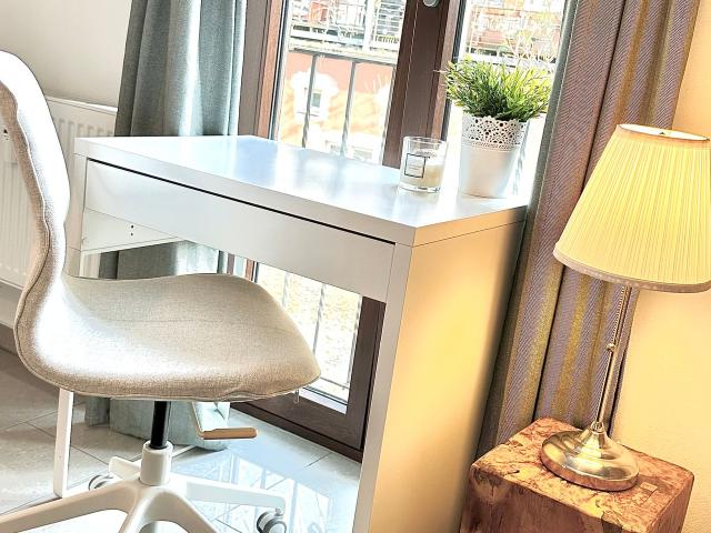 Lovely, stylish studio in Cologne close to rhine and Autobahn & public tansportation, Koln Amsterdam Apartments for Rent