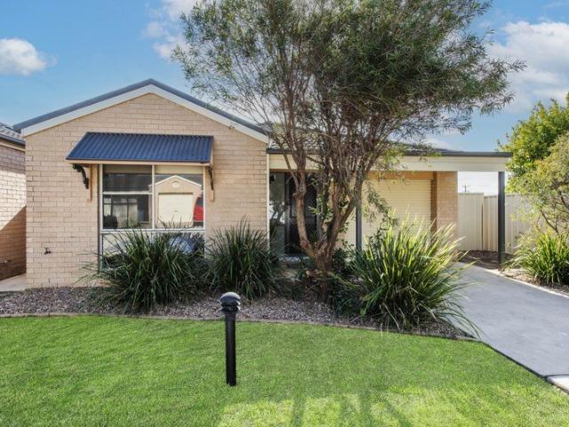 Lovely Stand Alone Villa in Quiet Complex