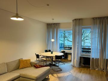 Lovely, sunny, double balcony apartment in Ottensen close to Parks, Bus, Restaurants, Shops, Bars and the River 5 min walk!