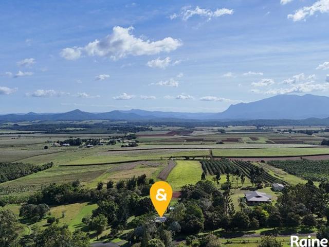 Lovely peaceful home on 2 1/2 acres 10 minutes to town