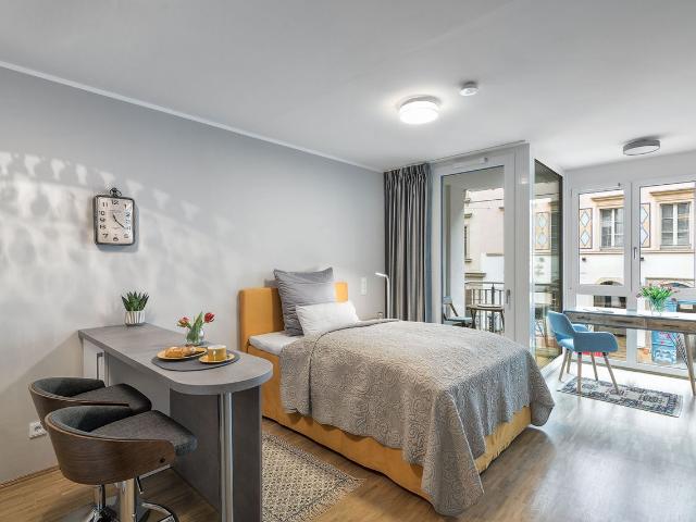 lovely place in the most popular part of the city with balcony, Dresden Amsterdam Apartments for Rent