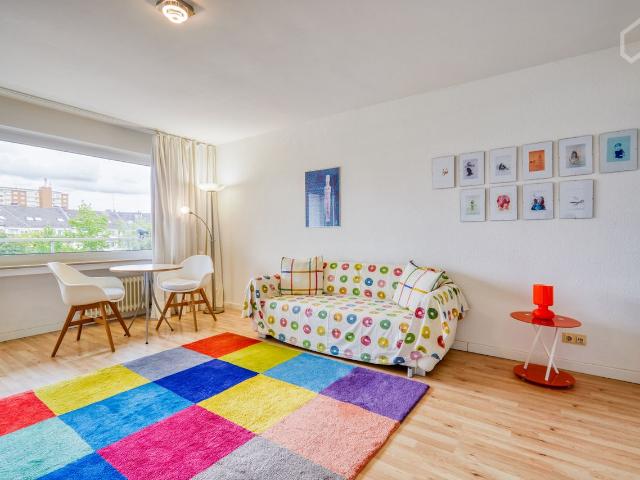 Lovely & pretty, quiet studio with balcony in Düsseldorf, Dusseldorf Amsterdam Apartments for Rent