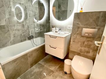Lovely, pretty studio located in Frankfurt am Main, Frankfurt Amsterdam Apartments for Rent