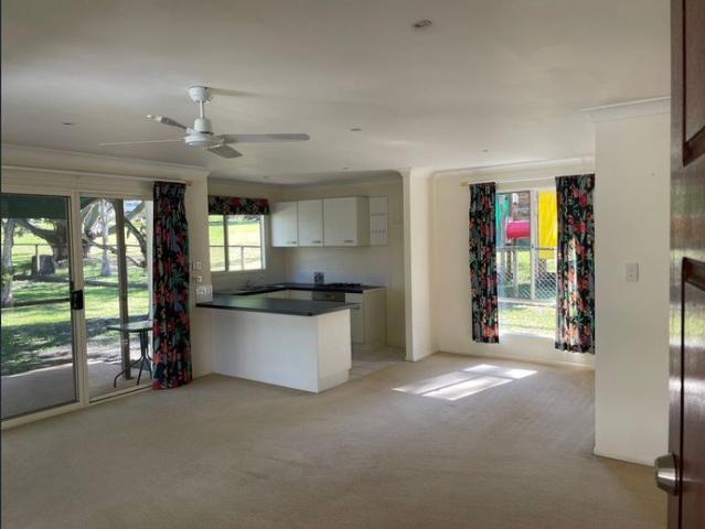 Lovely, private Granny flat in the heart of Oxenford, surrounded by nature