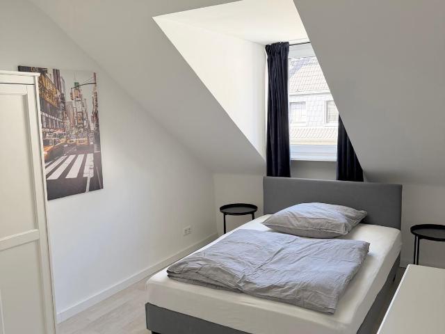 Lovely room in Düsseldorf Pempelfort, Dusseldorf Amsterdam Apartments for Rent