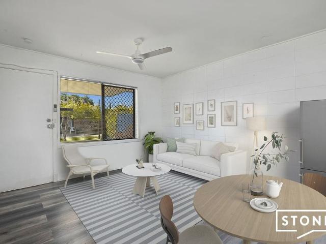 Lovely Renovated 1 Bedroom Unit Close to Beach & Shops