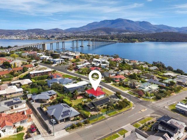 Lovely Water Views in Tightly Held Rose Bay