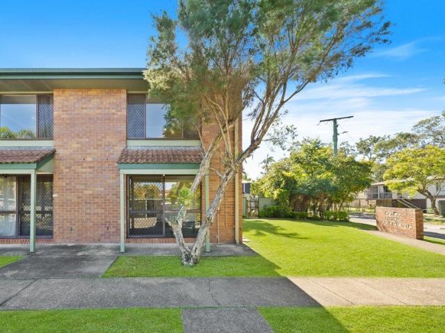 Lovely Townhome in Quiet Complex