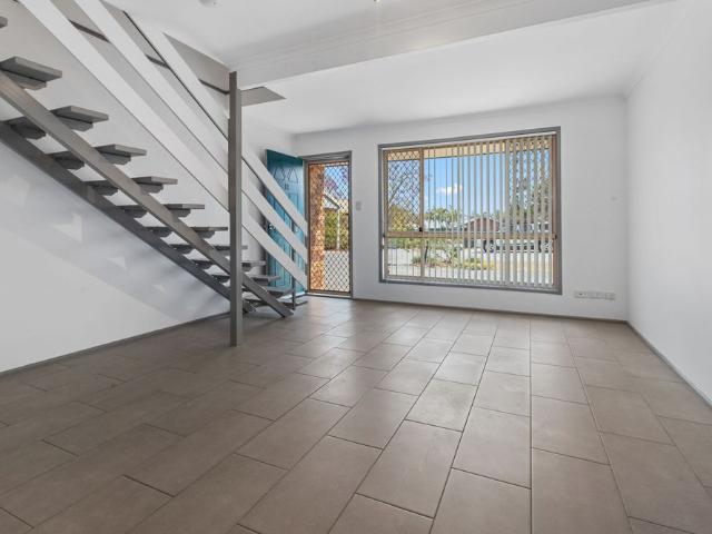 Lovely Townhouse in a great complex!